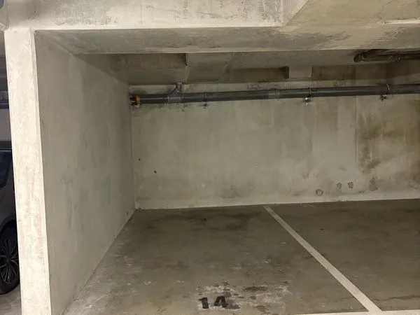 Location place de parking en sous sol SAINT PRIEST