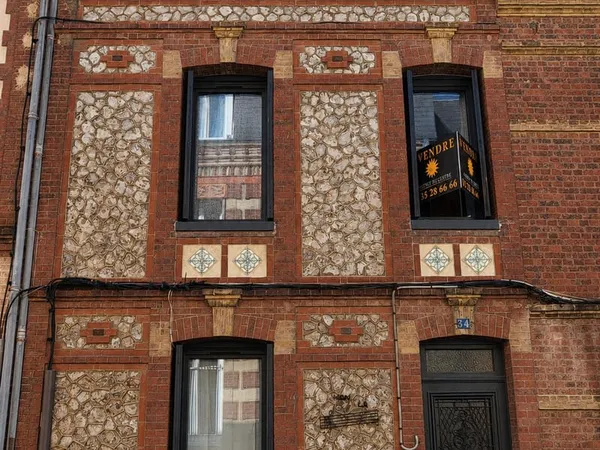 Maison avec cour en vente quartier Bénédictine à deux pas d
