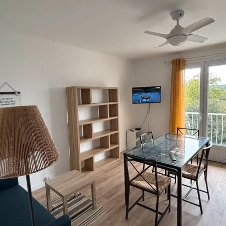 Idéal colocation appartement meublé rénové. 3 chambres