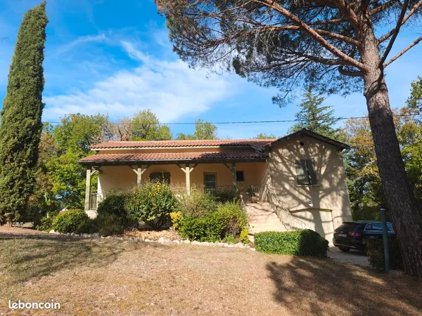 Maison sur sous-sol complet