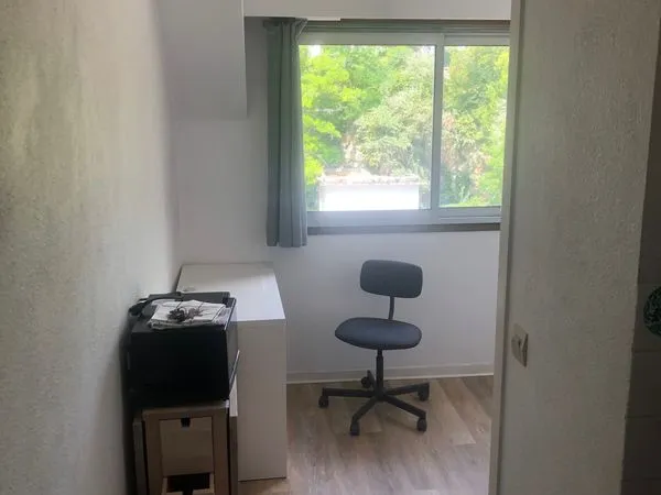 Loue Studio Meublé idéalement placé au pied du Campus 1 pour étudiant(e)