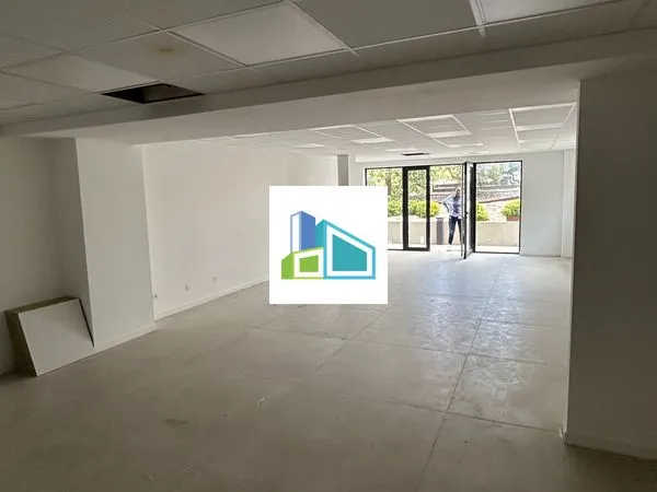 Local 68 m² Saint-Cyr-sur-Mer