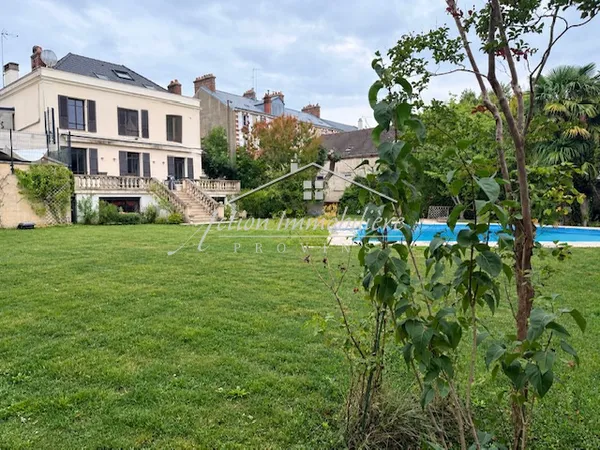Maison 8 pièces 247 m²