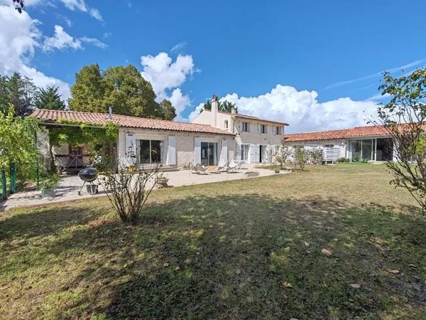 Maison 7 pièces 223 m²