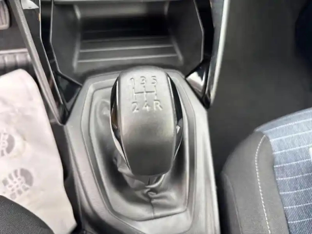 Peugeot 208 puretech 75 s&amp;s bvm5 like — photo 21