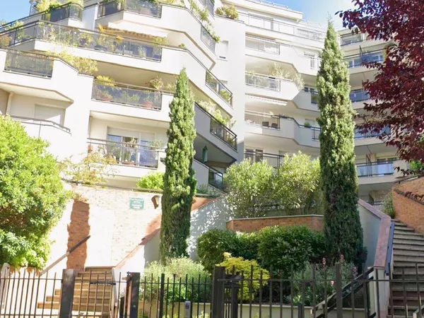 THIAIS CENTRE VILLE - F2/3 - 51 M2 + TERRASSE + BOX EN OPTI