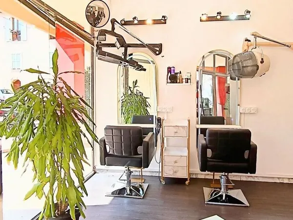 Commerce beauté/coiffure 28 m²