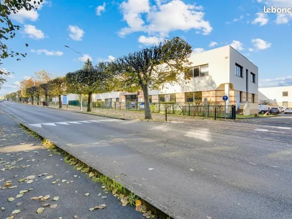 LOCAL D'ACTIVITE 518 m² CHAMPS-SUR-MARNE