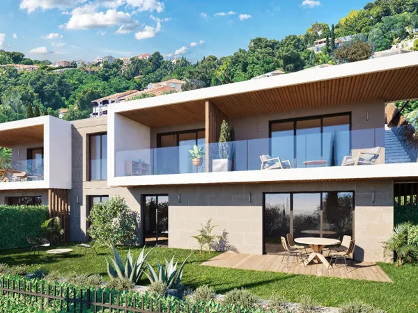 Penthouse de 92 m² avec terrasse et toit-terrasse près du Col d'Eze