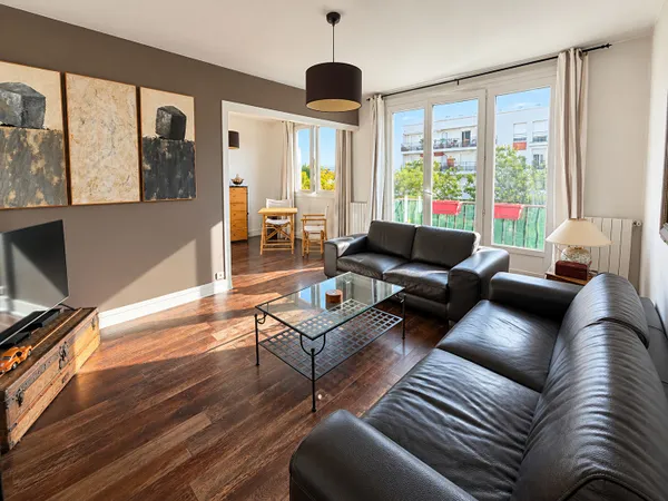Appartement 5 pièces 3 chambres avec balcon et box en sus
