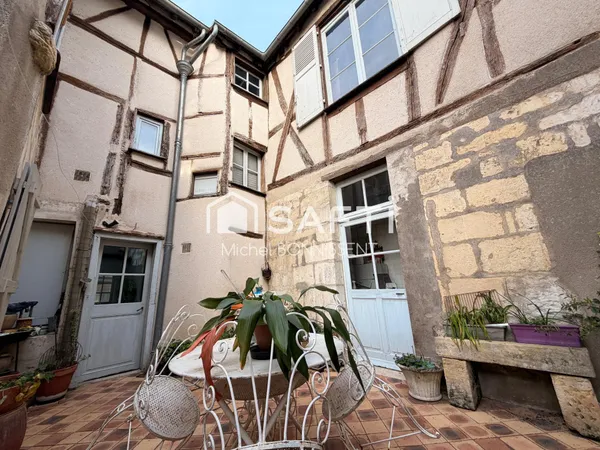 Ensemble de deux habitations coeur historique de Bourges