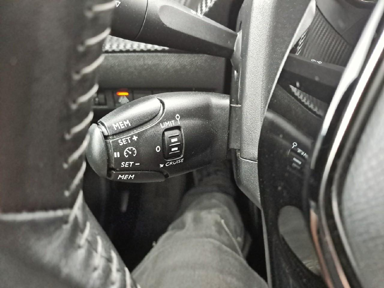 Peugeot 2008 puretech 100 s&s bvm6 active pack — photo 30