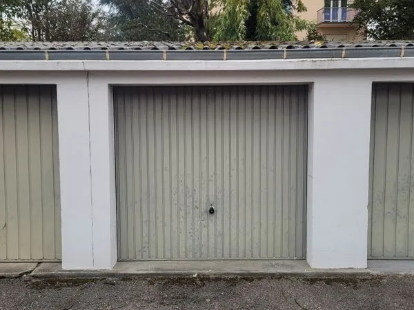Garage à 80m de la frontière suisse