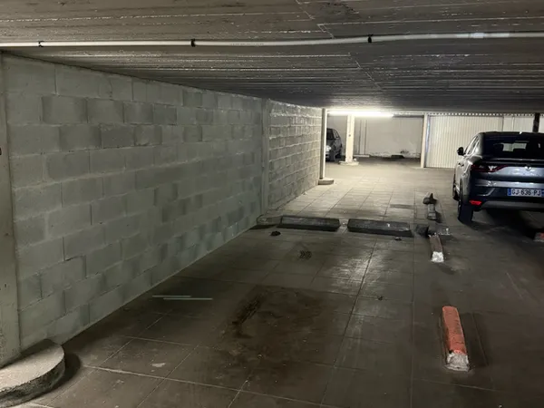 Loue parking 11m² Villeurbanne - Centre Gratte Ciel