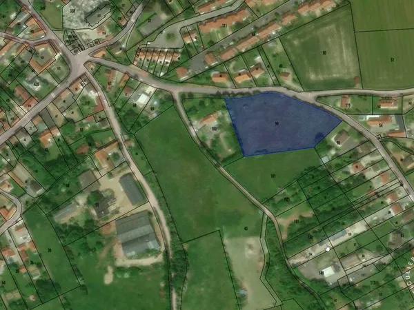 Terrain 2031 m²