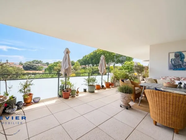 APPARTEMENT T3 74,28 m2 + TERRASSE DE 37 m2 + GARAGE PRIVA