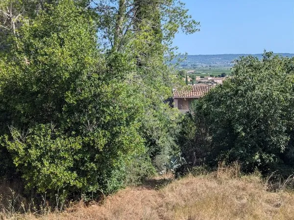 Terrain 700 m²
