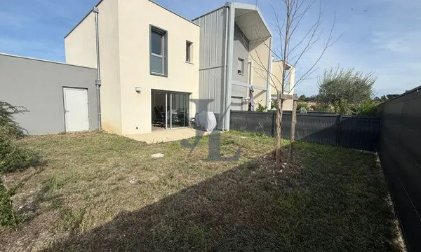 APPARTEMENT RÉCENT EN DUPLEX AVEC JARDIN