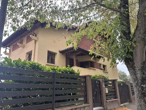 Maison familiale quartier Saint Exupéry 9 pièces ,environ 210 m2 avec terrasse, garage, cave et jard
