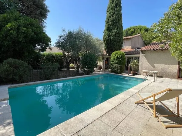 Maison 6 pièces 211 m²