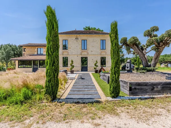 Maison 12 pièces 700 m²