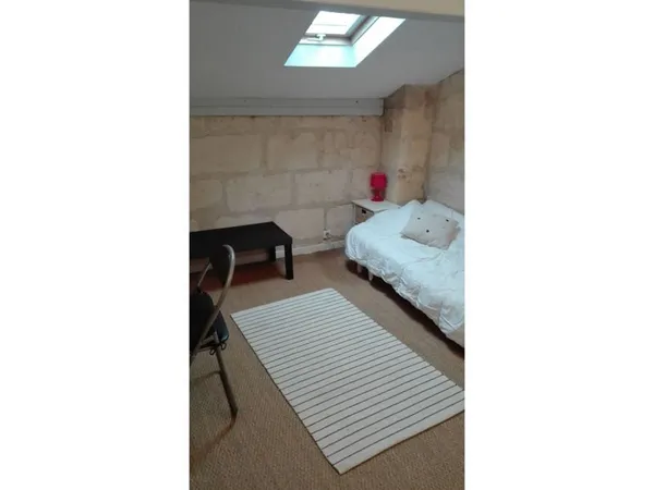 Loue chambre meublée