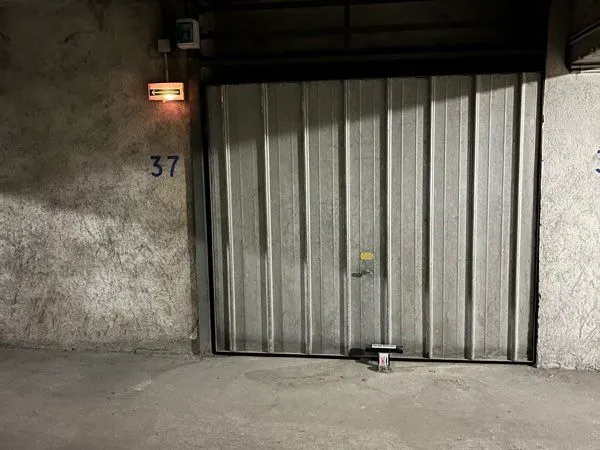 Parking box fermé