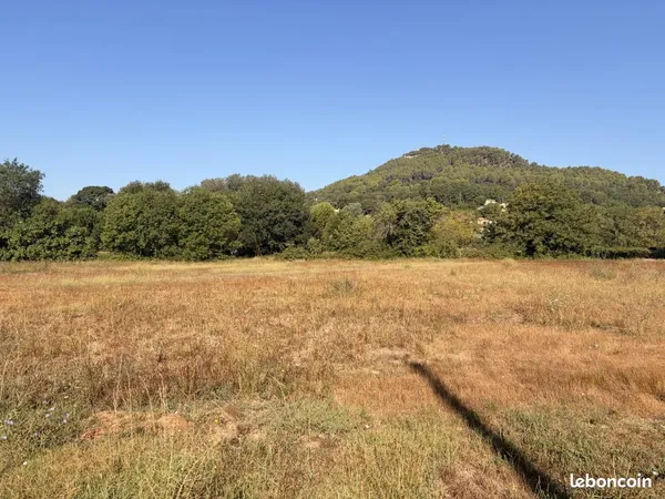 Terrain 1 000 m² Salernes