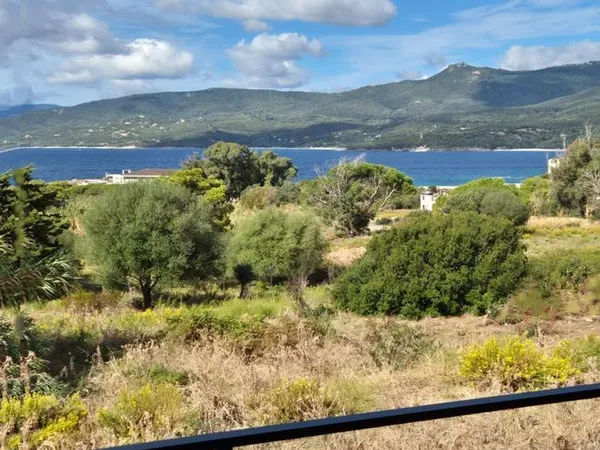 Appartement T3 avec terrasse de 22 m², vue mer, à 5 min à pied des plages et des commerces