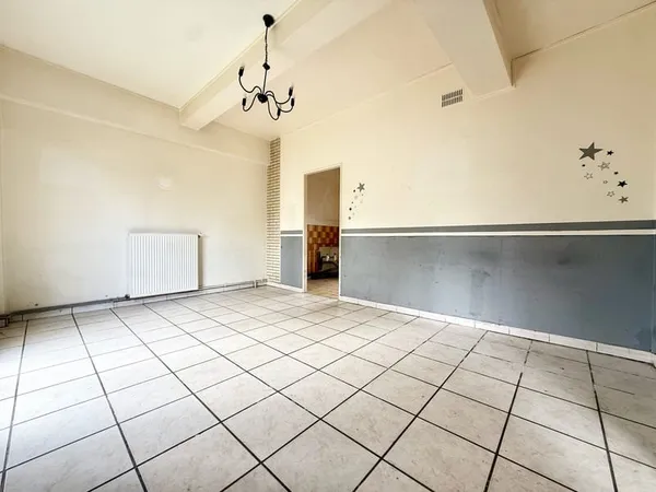 NESLE - MAISON MITOYENNE - 3 CHAMBRES - JARDIN - COUR - DEPE