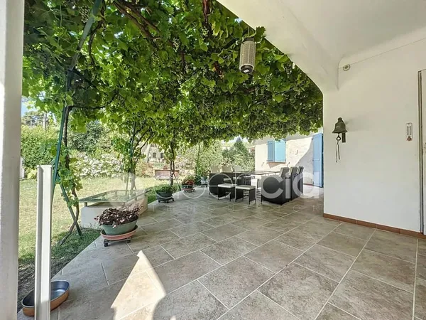 Spacieuse maison avec piscine à Mougins