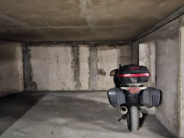 Parking moto Scooter Paris Batignolles
