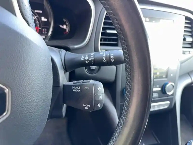 Renault Megane mégane iv berline tce 140 fap — photo 20