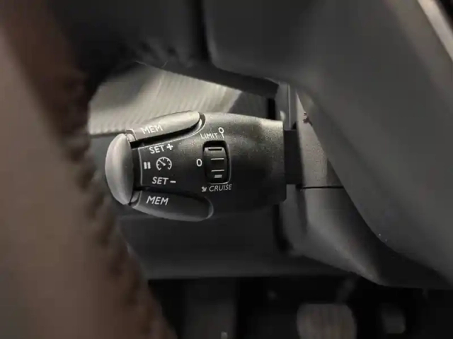 Peugeot 208 electrique 54 kwh 156ch — photo 15