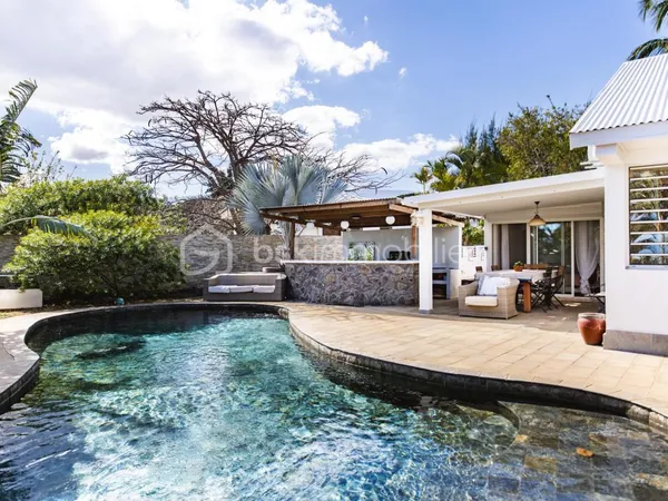 Villa avec piscine de 200 m² avec piscine et studio indépendant