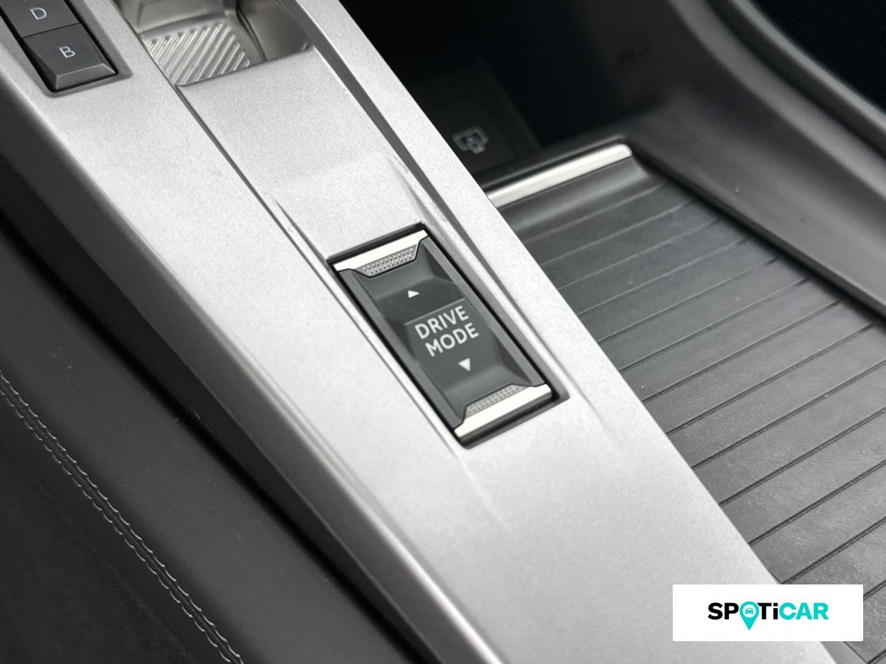 Peugeot 408 phev 225ch allure pack e-eat8 — photo 17