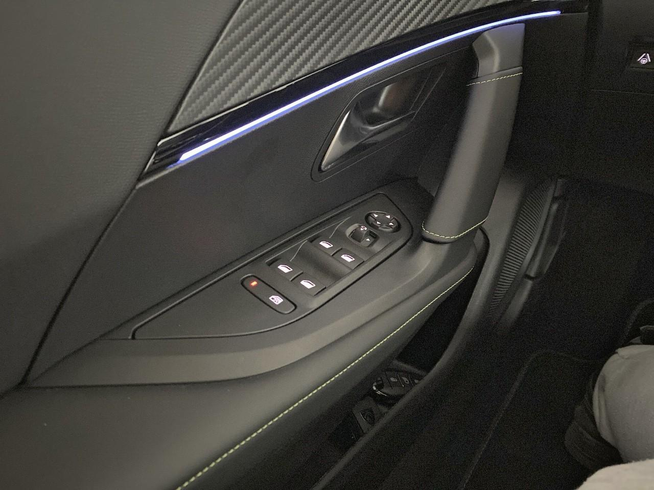 Peugeot 2008 hybrid 145 e-dcs6 gt — photo 20