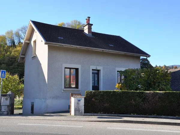 à rénover 136m2, cuisine individuelle, 3chambres, 2alcoves