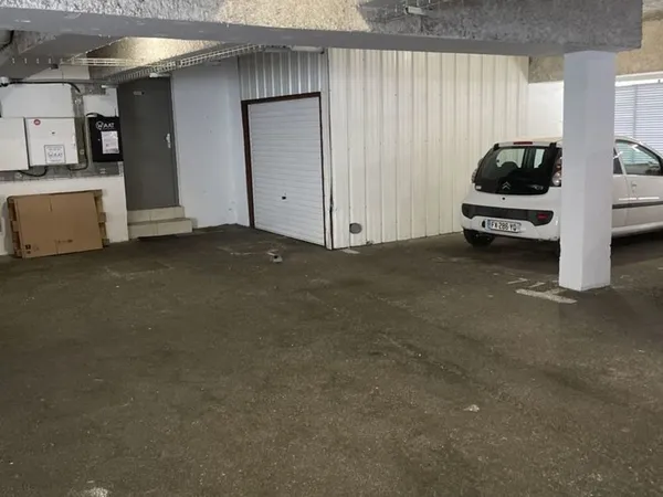 Garage fermé dans résidence CHARTRON Rue commandant HAUTREUX