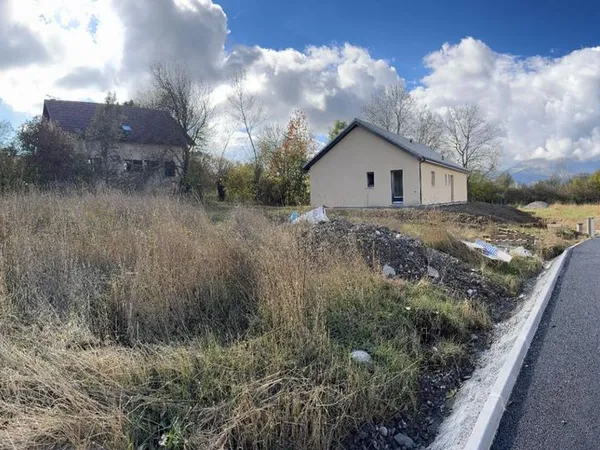 Terrain 670 m² Forest Saint Julien