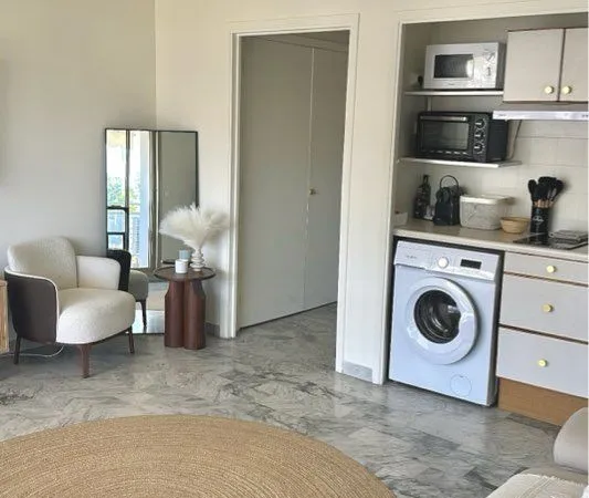 Magnifique Studio meublé Juan les pins, rénové, aperçu mer