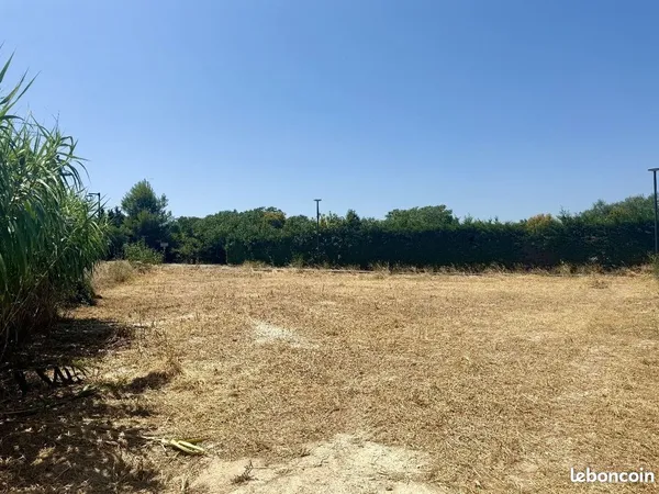 Terrain à bâtir de 600 m² à BERRE-L'ETANG (13)