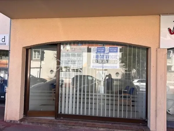 Local commercial 2 pièces 47 m²