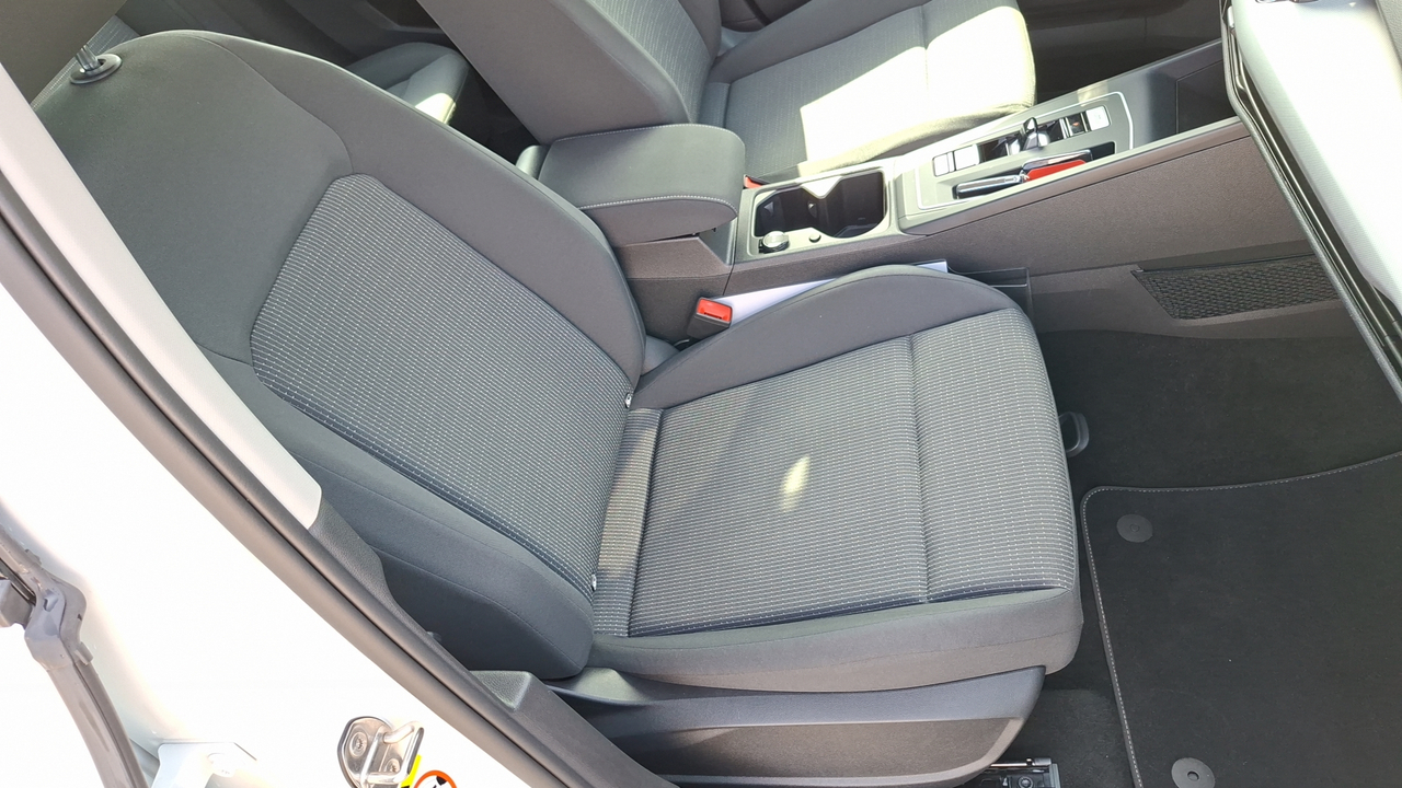 Volkswagen Golf 2.0 TDI SCR 115 DSG7 — photo 20