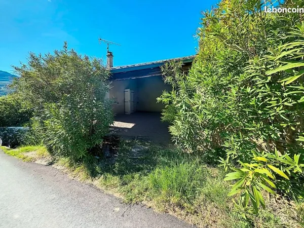 Maison en pierre avec terrain