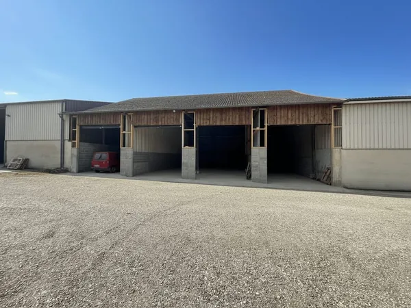 Entrepôt 89 m²
