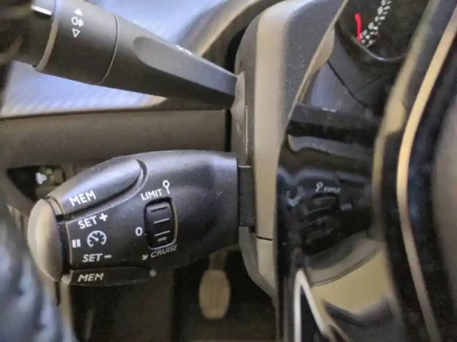 Peugeot 208 puretech 100 s&amp;s bvm6 — photo 16