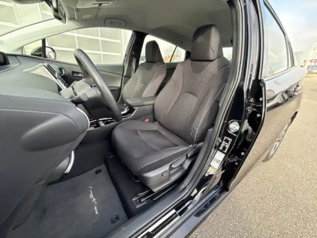 Toyota Prius hybrid rechargeable dynamic pack premium — photo 15