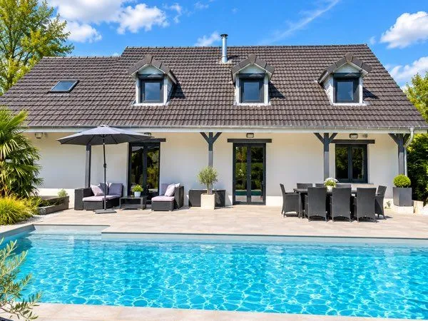 Maison avec piscine et spa