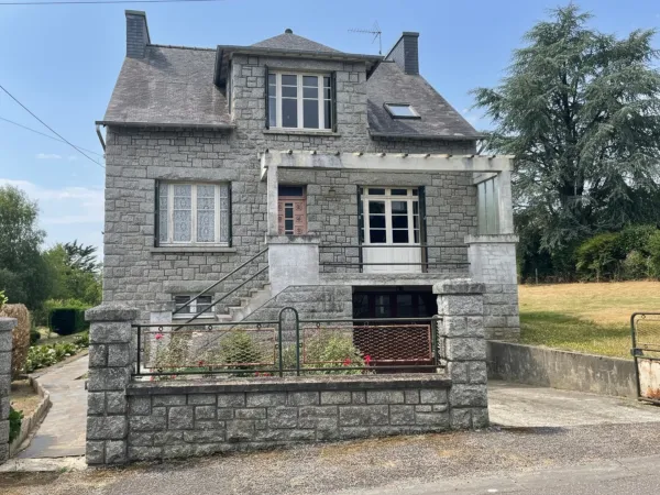 Maison à vendre 7 pièces à Saint-Nicolas-du-Pélem (22)
